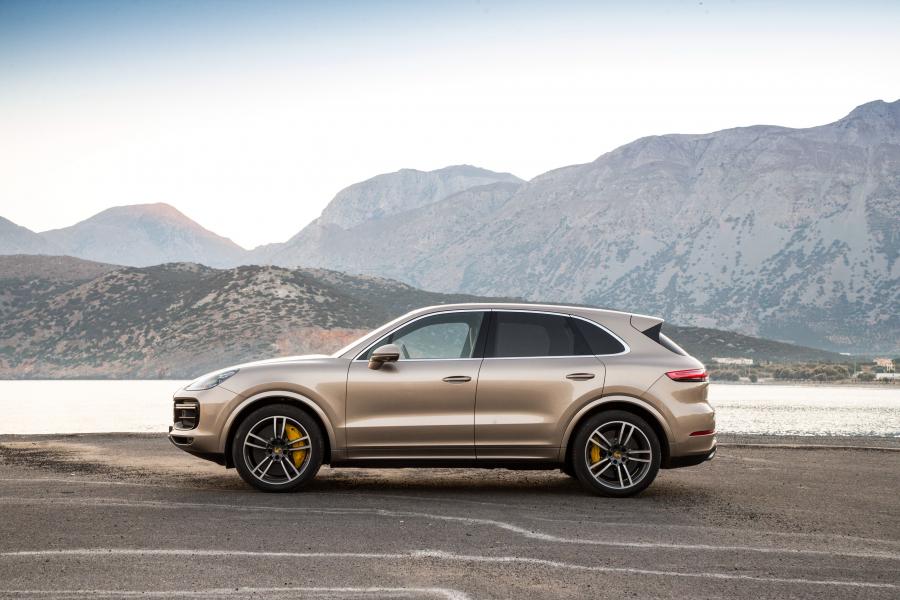  Porsche Cayenne Turbo 2017 года  (WW) (фото 35 из 45)